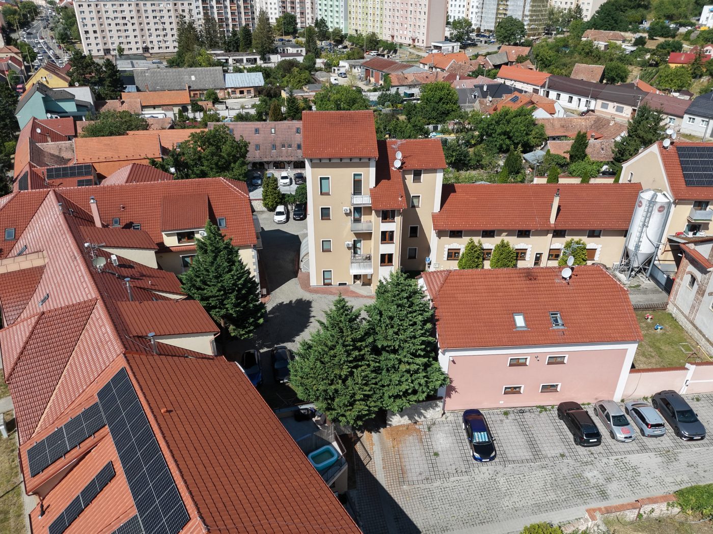 Vchod 20B — ďalší pohľad