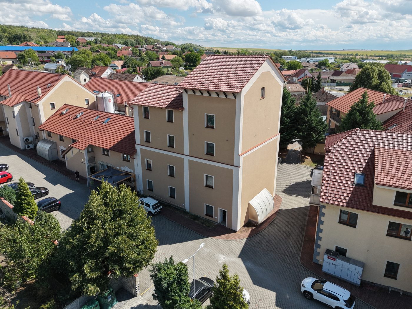Vchod 20B v areáli na Bratislavskej