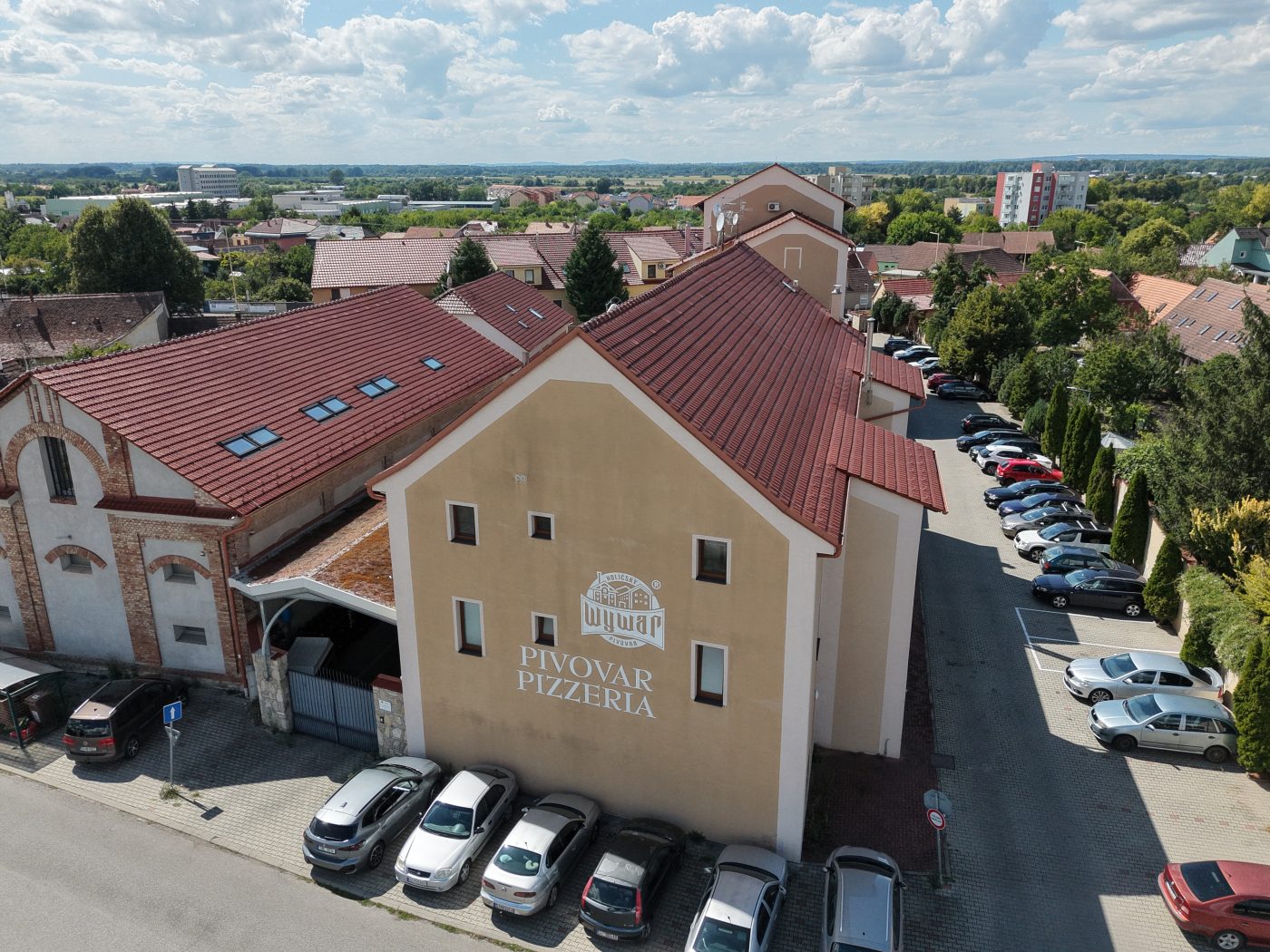 Vchod 20E v areáli na Bratislavskej